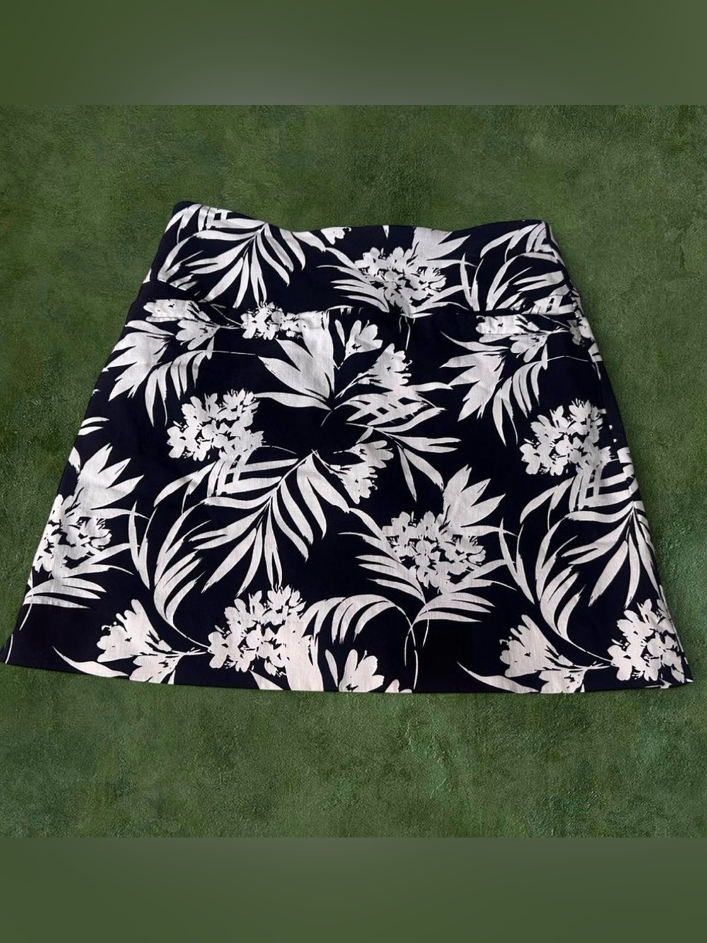 SC and Co Skort Skirted Shorts Womens Black Floral Tummy Control Stretch